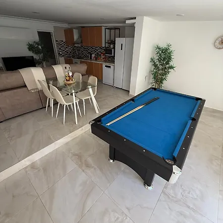 Lilo Private House With Heated Pool 科斯塔特吉塞